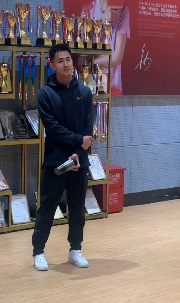 小梦姐人真好邀请叶正扬给乒校集训的每个小朋友制定体能计划