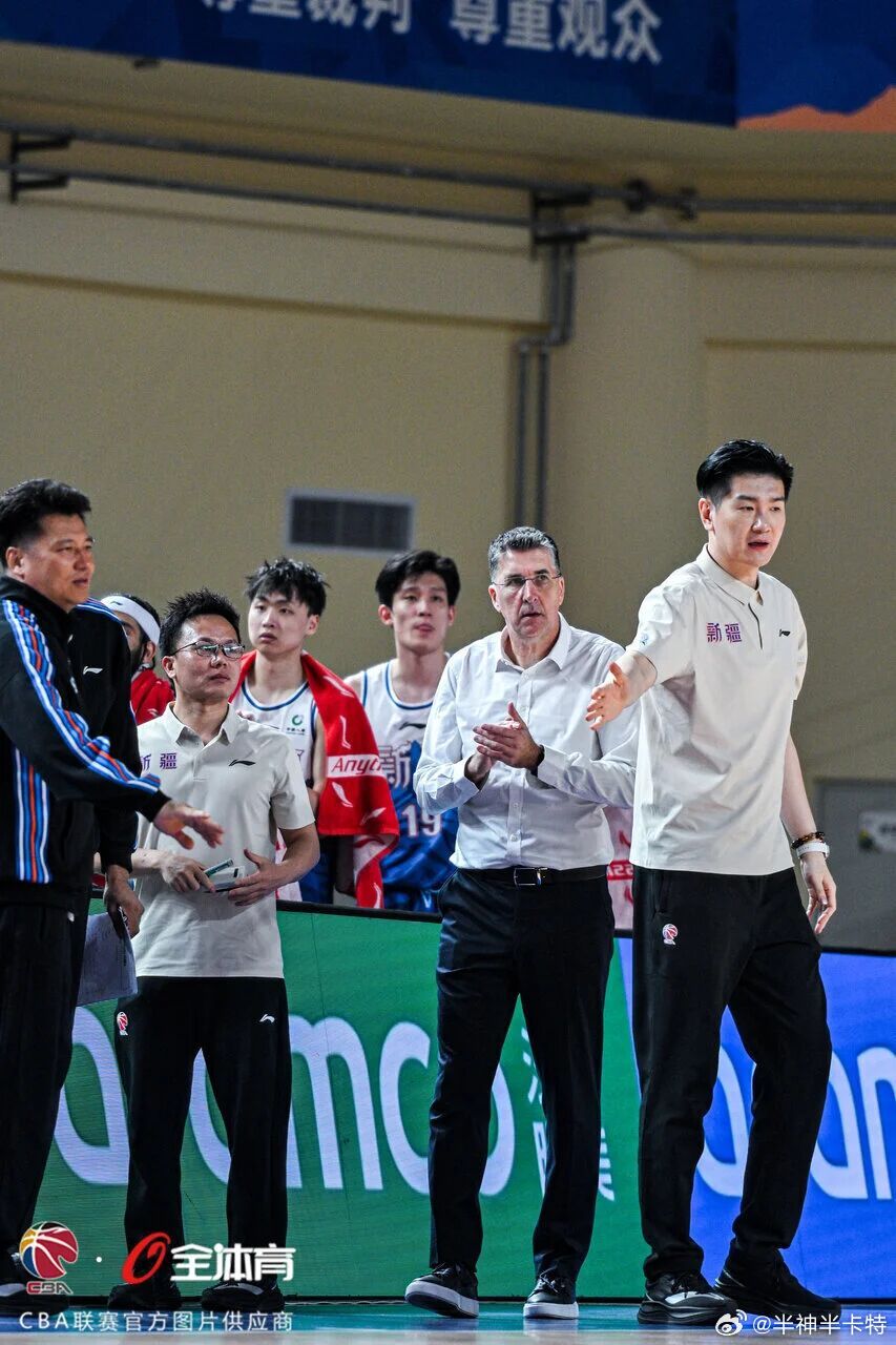 新疆队主教练格兰辞职，姜正秀再度代理指挥。三个月前，新疆队邀请格兰加盟，寄希望于