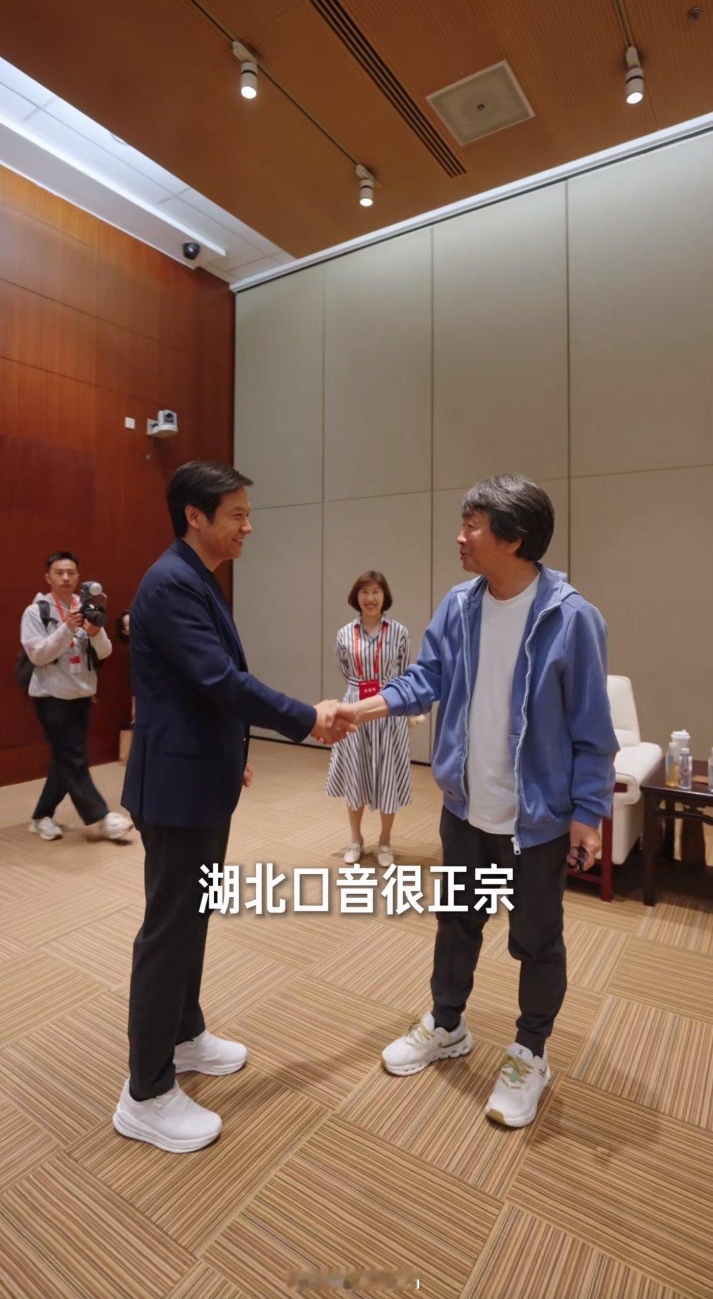 《咸的玩笑》世上有许多玩笑，注定要流着泪开完。所以是咸的～【书里内容:借杜太白一