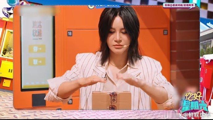 钟汉良抽中尚雯婕送的礼物缘分妙不可言，钟汉良抽中尚雯婕准备的《小王子》，童真与温