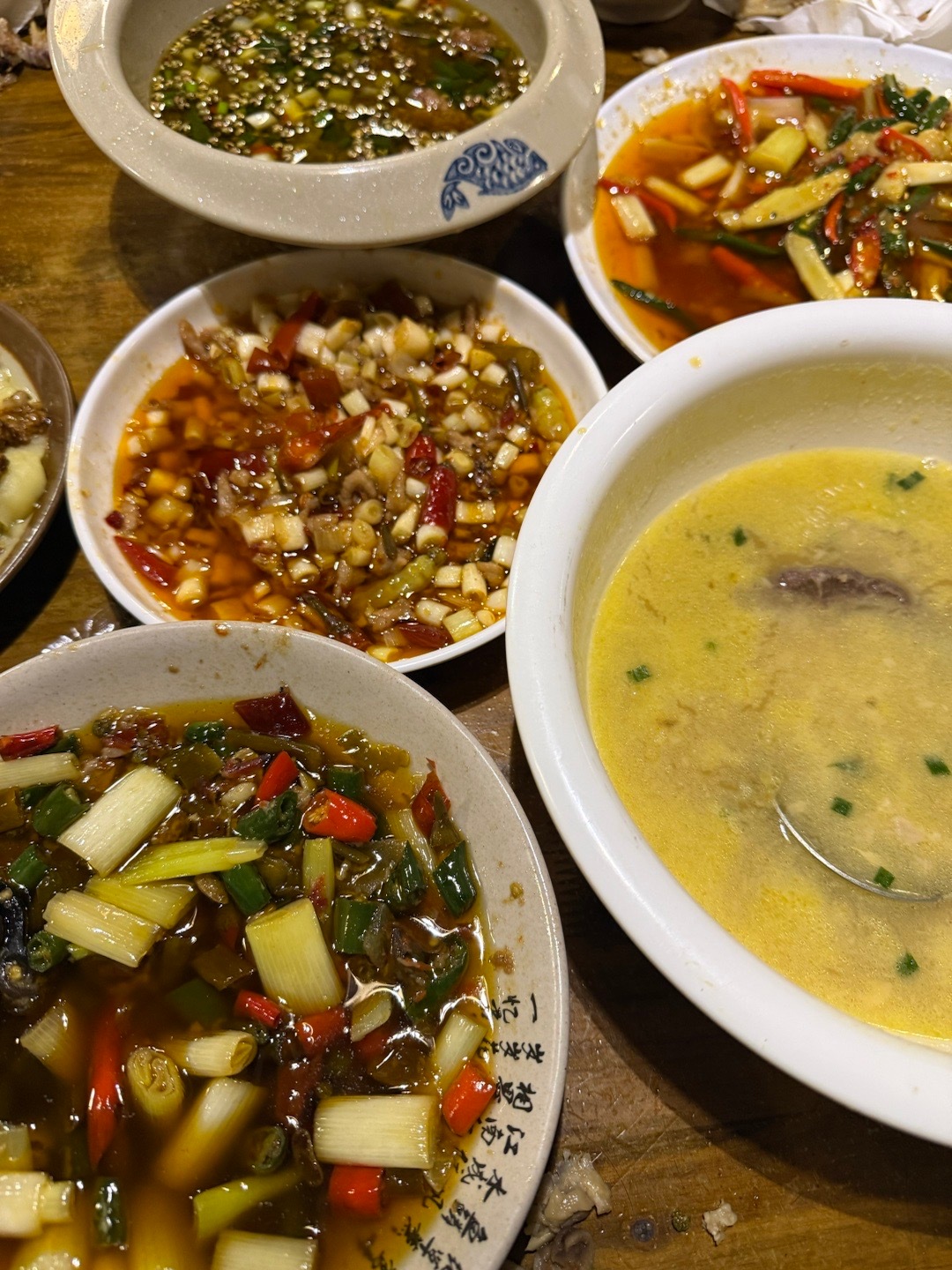 今天我们这一桌的对话放到网上，所有人只能原地退网，身份证都在冒烟 