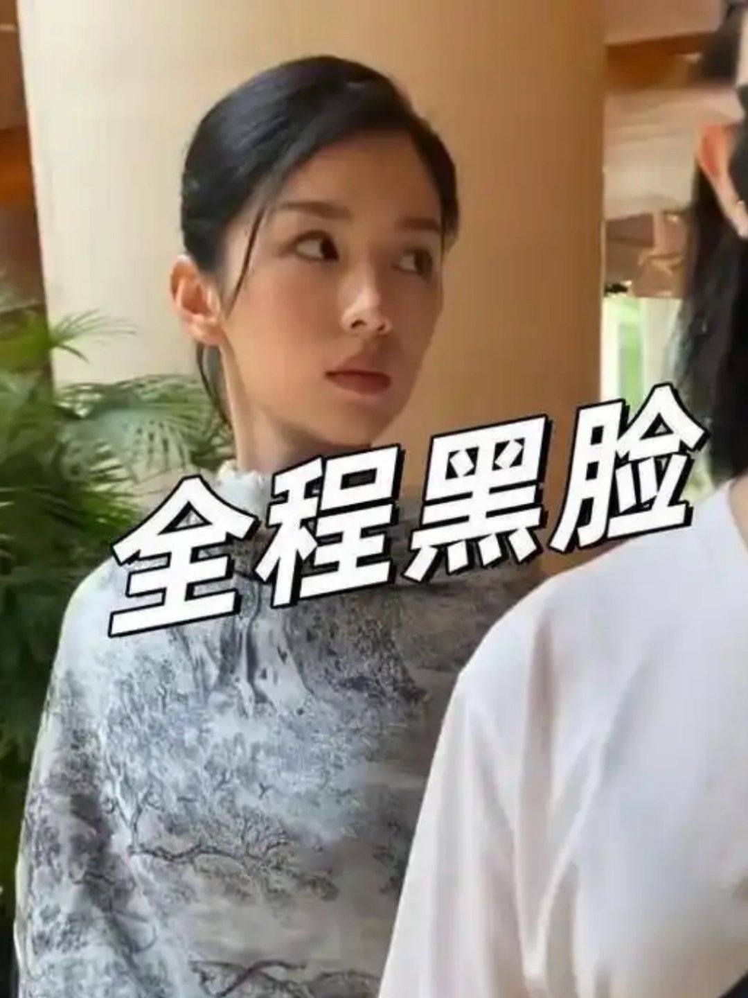郭宇欣 我和周也还不一定谁蹭谁呢心疼周也了 短剧演员郭宇欣回应与周也撞衫争议，称