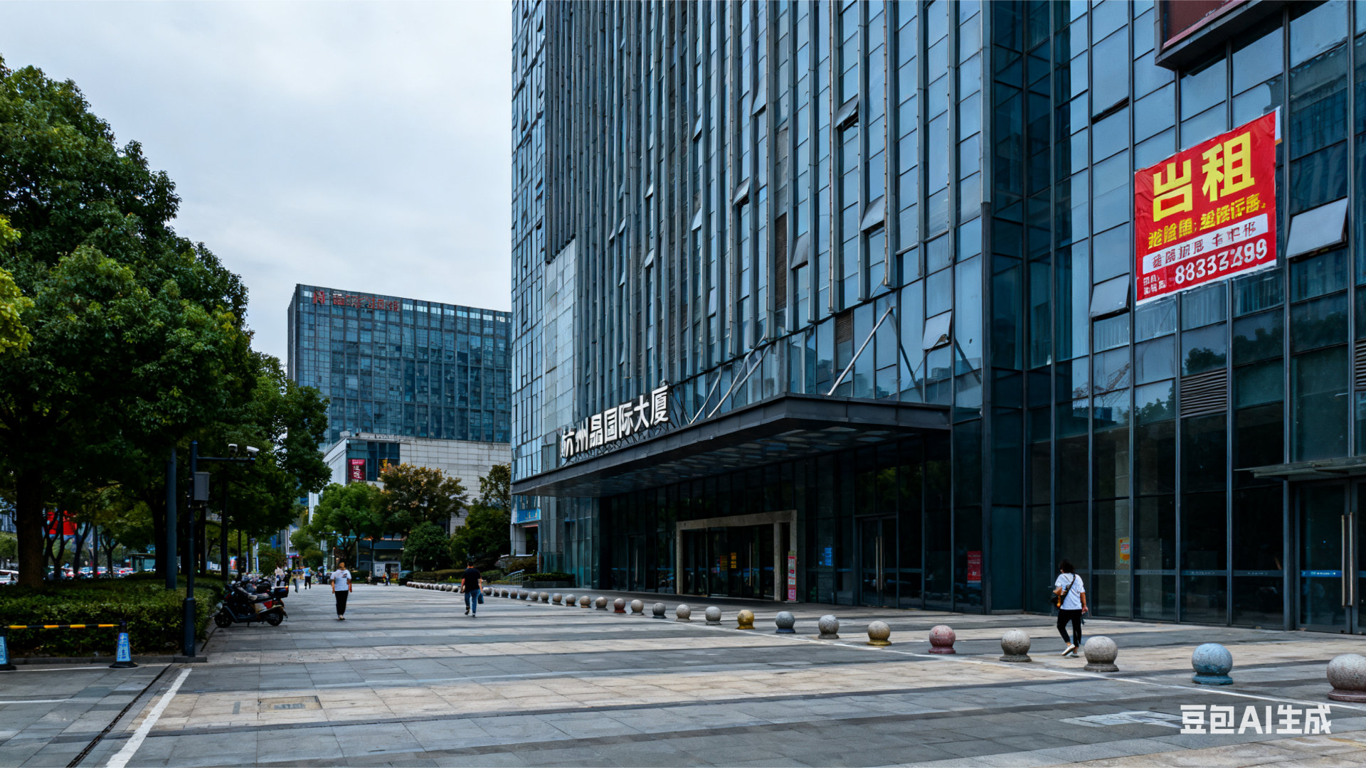 曾凭“网红经济第一城”出圈的杭州，正迎来主播与MCN批量撤离潮，昔日网红地标冷清