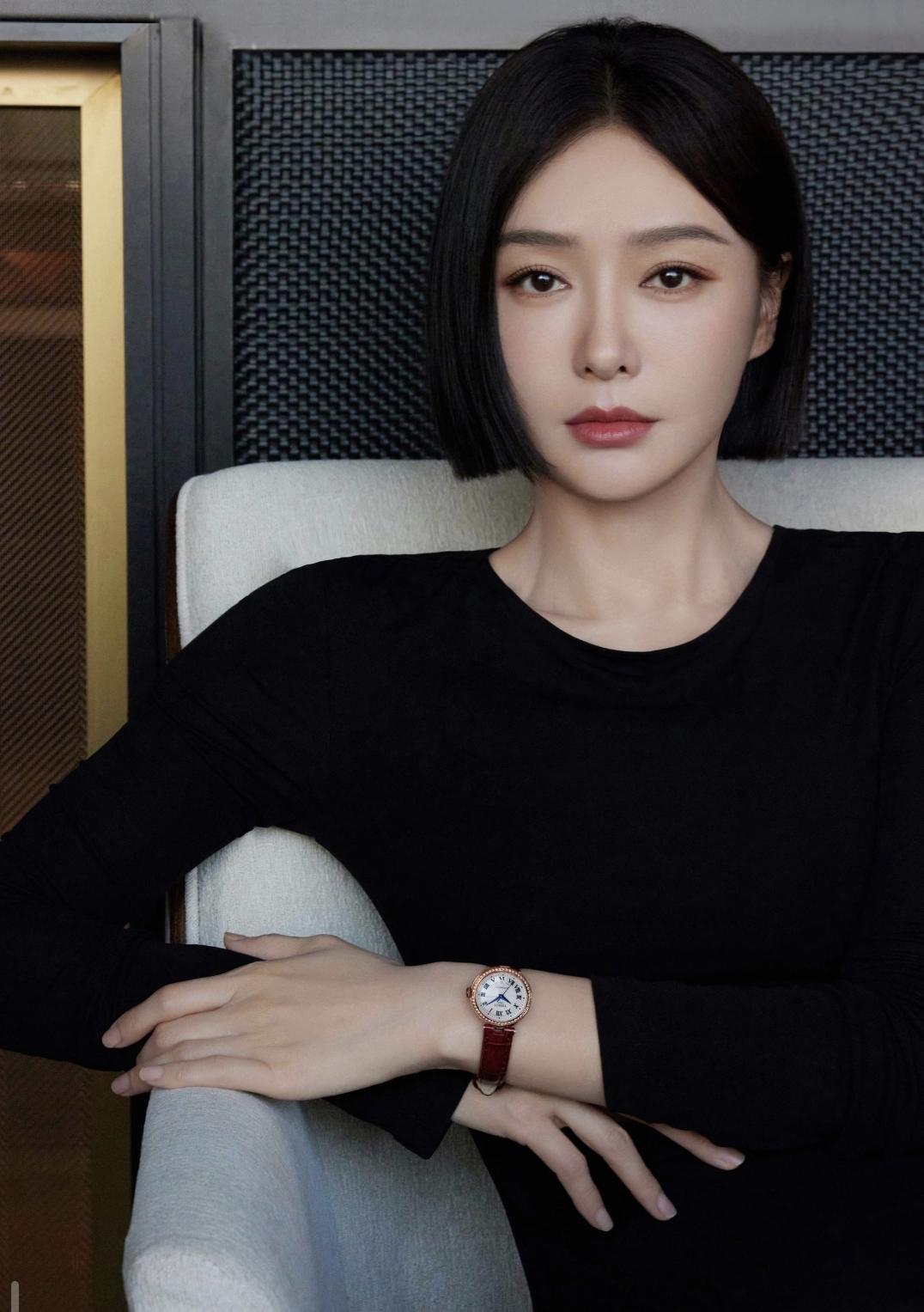 秦岚以后估计结婚会很难
不是没人愿意娶她
也不是魏大勋不愿意娶她，而是
她真的太