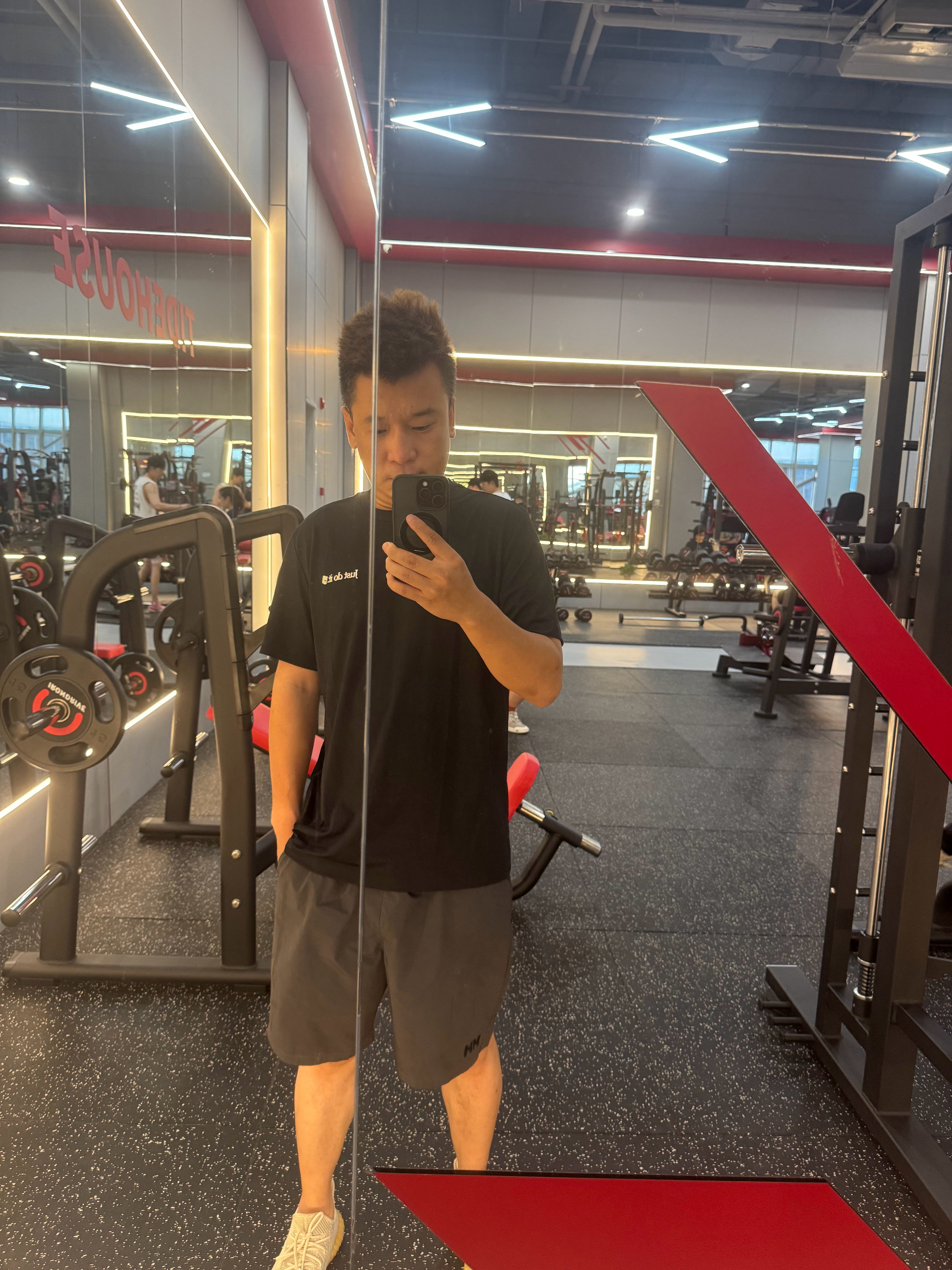 昨晚喝了顿大酒，今天赶紧练练。明天又要出差了。 ​​​
