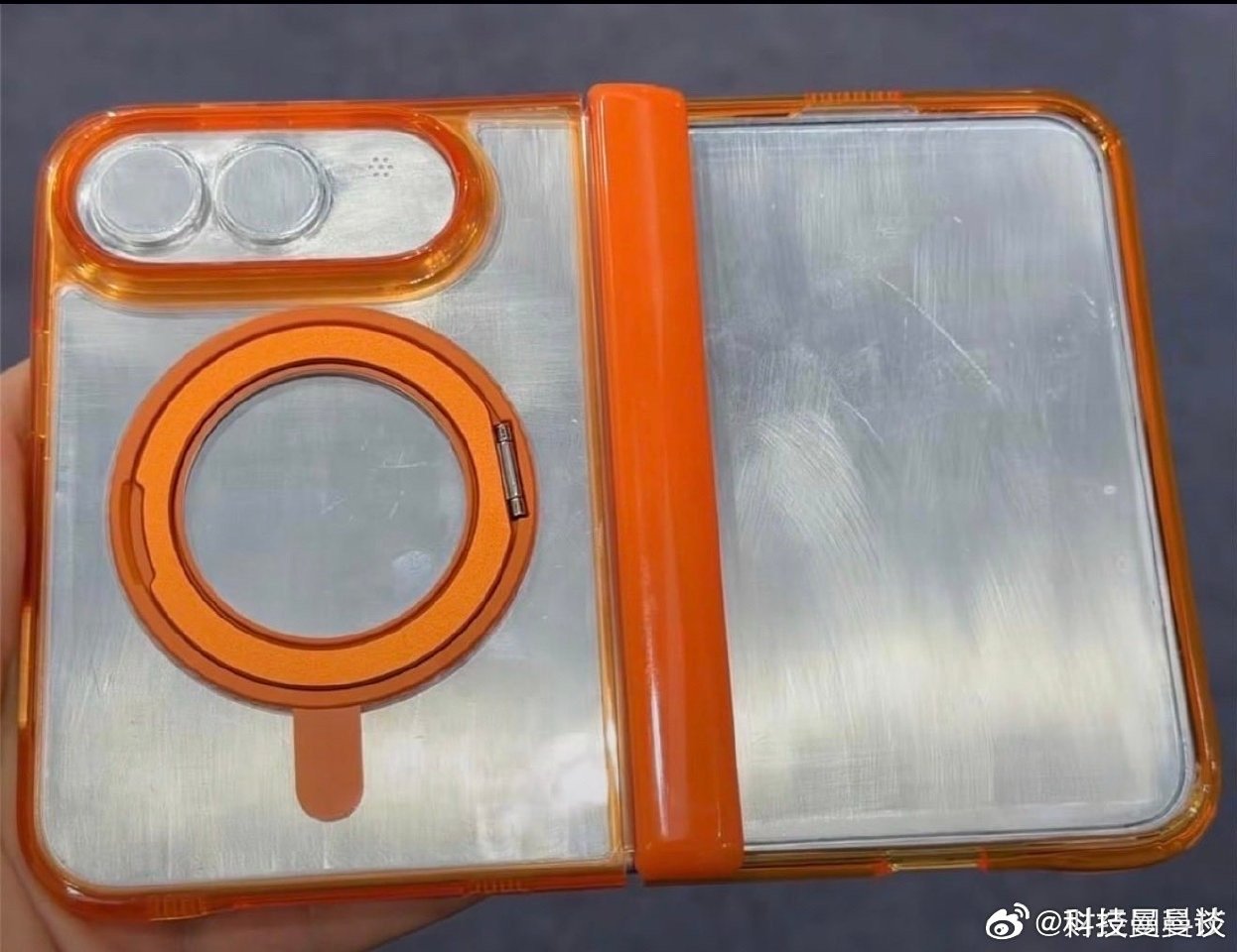 从目前曝光的iPhone折叠屏来看，大家不要抱有什么太大的期待，这个尺寸的折叠屏