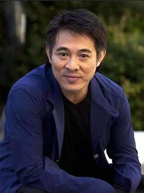 被问和成龙谁更强？李连杰回答，太通透
