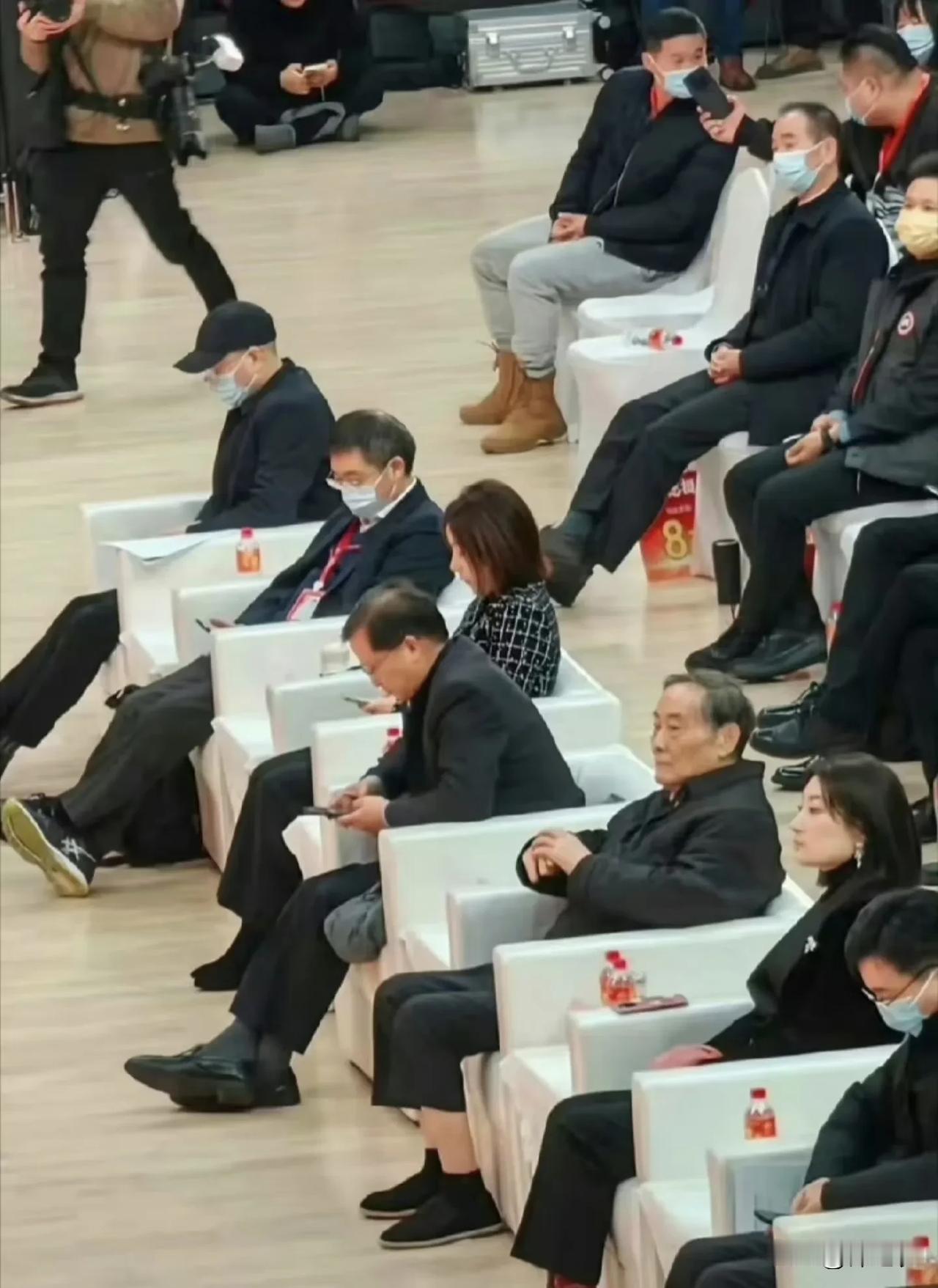 有人说，宗庆后是奥斯卡影帝，更是一个出色的表演家，甚至都对他的评价不大好。

然