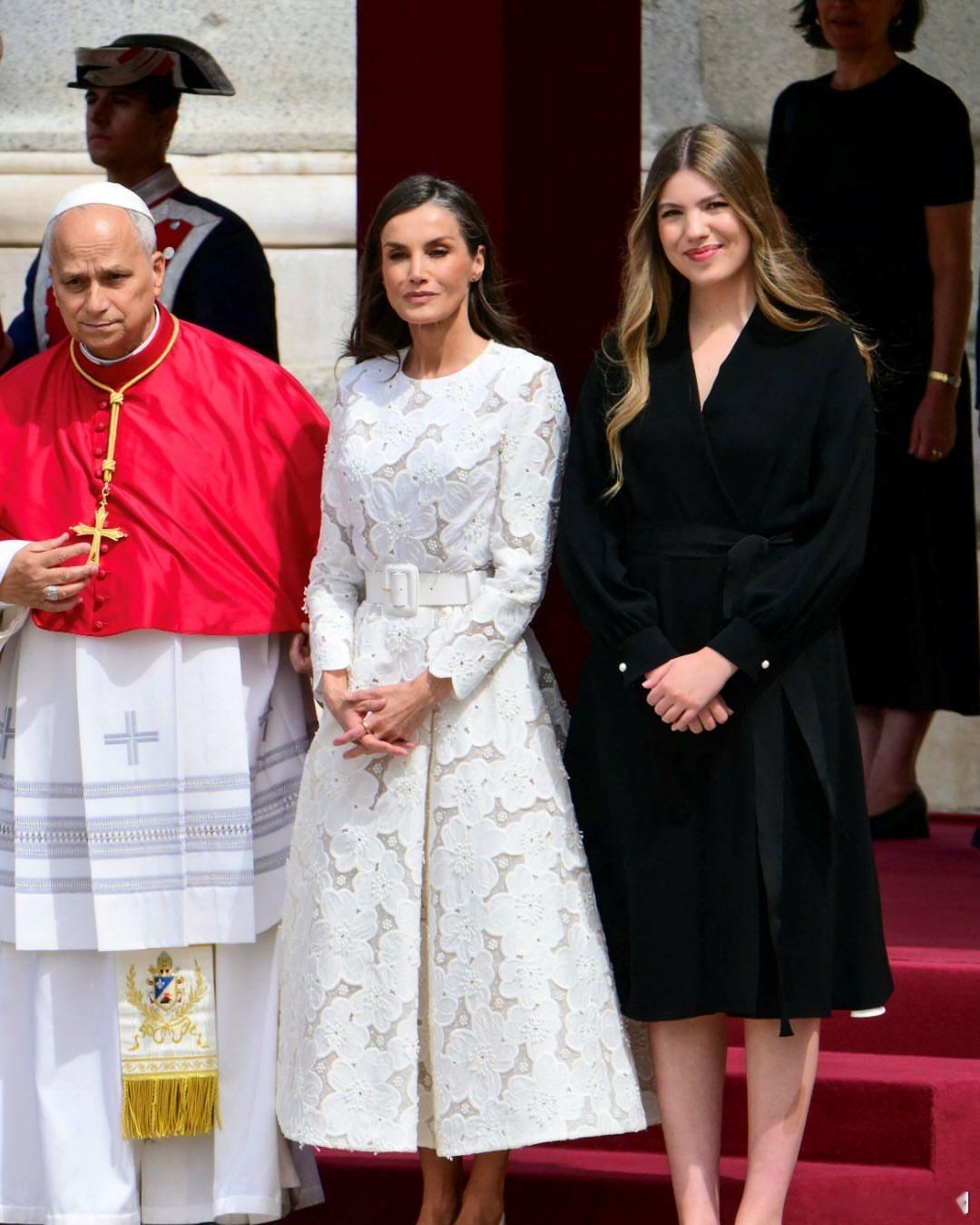 西班牙王室🇪🇸🇻🇦6月6日，费利佩国王和莱蒂齐亚王后、阿斯图里亚斯公主、