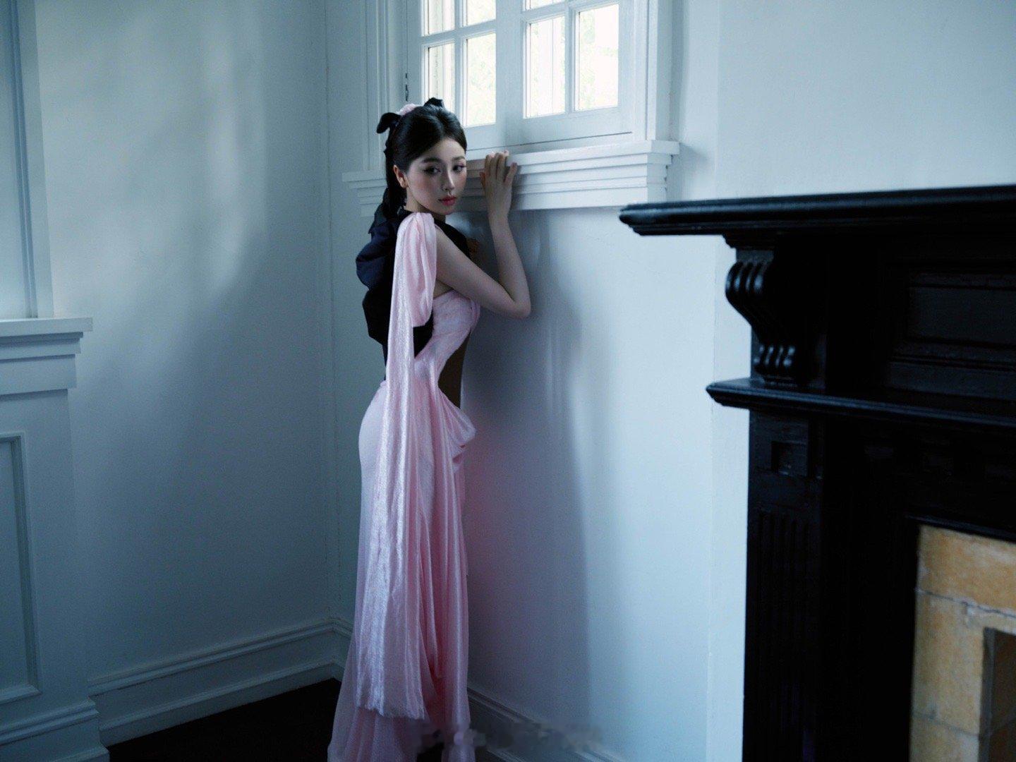 #虞书欣拼接高定裙#这谁给虞书欣化得妆🤣为了加高定数量穿丑高定吗[允悲]看见虞