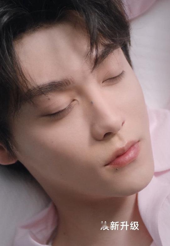 田栩宁奔赴温柔夏自在发光田栩宁栩光相伴 田栩宁奔赴温柔夏自在发光，田栩宁栩光相伴