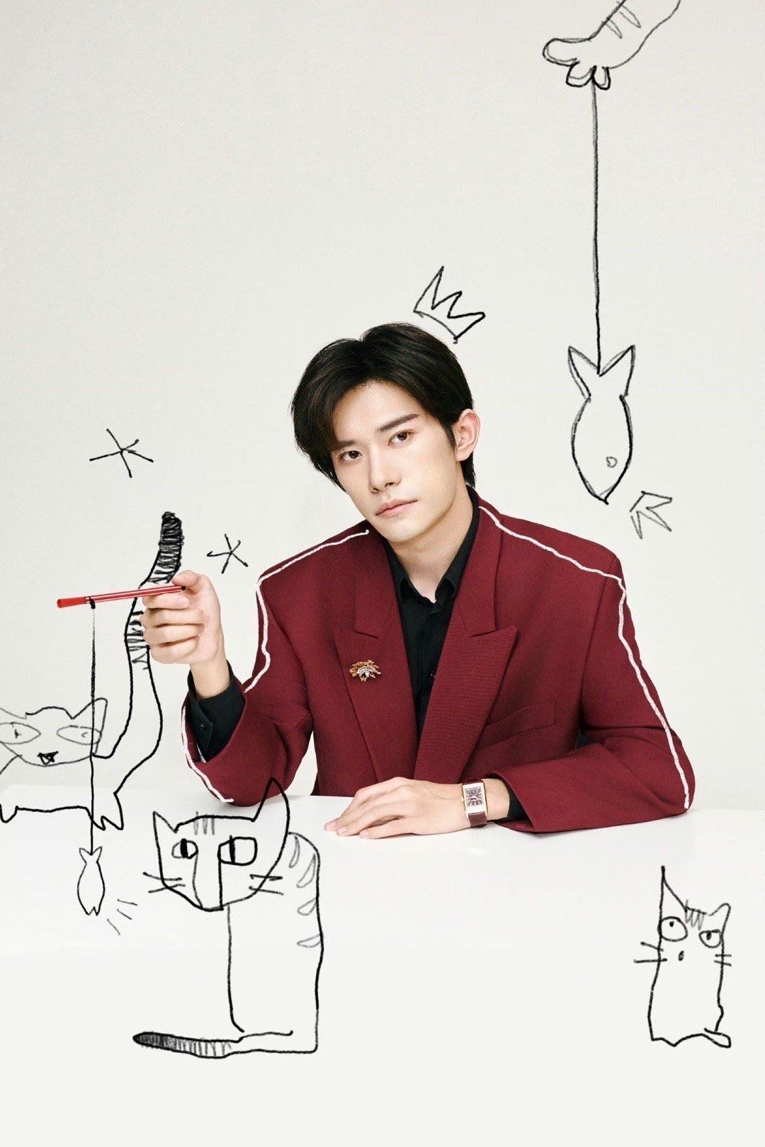#易烊千玺矜贵小王子#易烊千玺每次的造型都超级有创意，这次的红色西装和古董胸针真