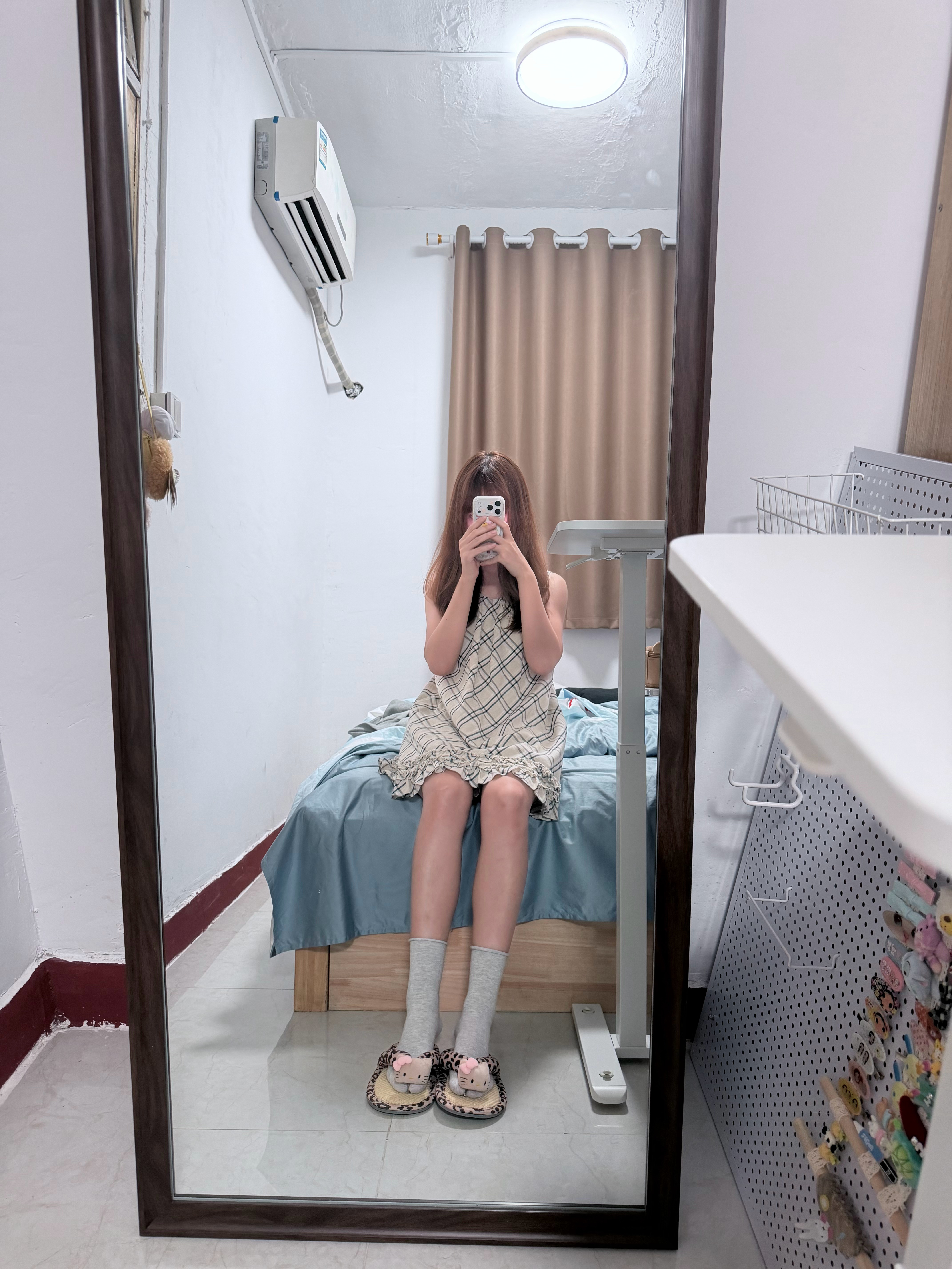 这个镜子好漂亮！不过好重呀 我买的太大了 没有165的 所以买了 170在我房间
