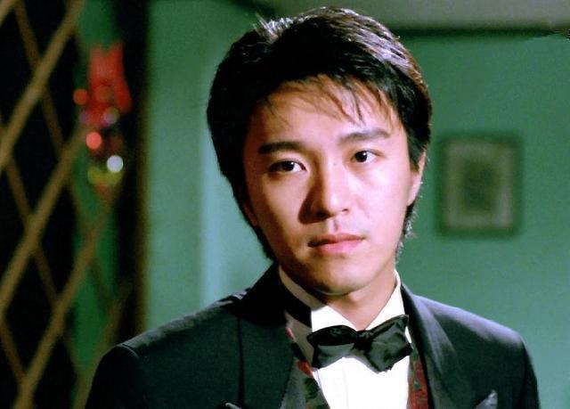周星驰，中国著名喜剧演员、导演和编剧，以其独特的幽默风格和经典作品闻名于华语电影