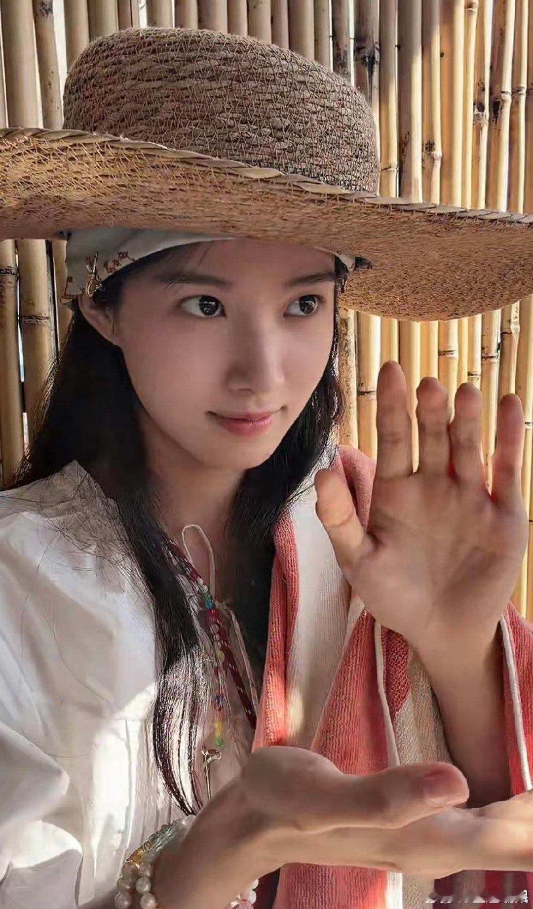 卢昱晓徒手抓苍蝇 卢昱晓下次抓苍蝇慢一点！差一点点就能成功啦哈哈哈～没想到飞来苍