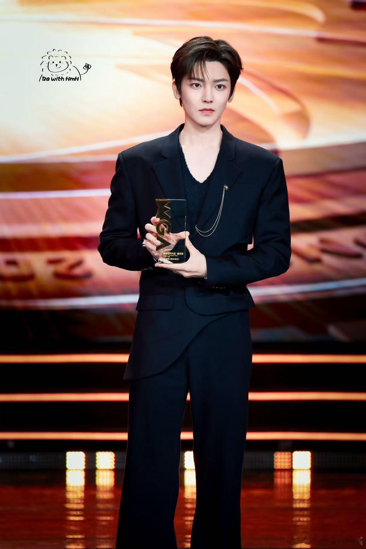 侯明昊获年度青云瞩目演员 恭喜侯明昊获得年度青云瞩目演员奖！他用实力证明了自己，