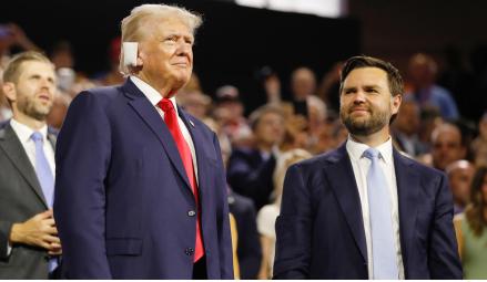 现在美国可以说说是忙疯了，随着中东问题发酵跟油价上涨带来的影响，特朗普忙得焦头烂