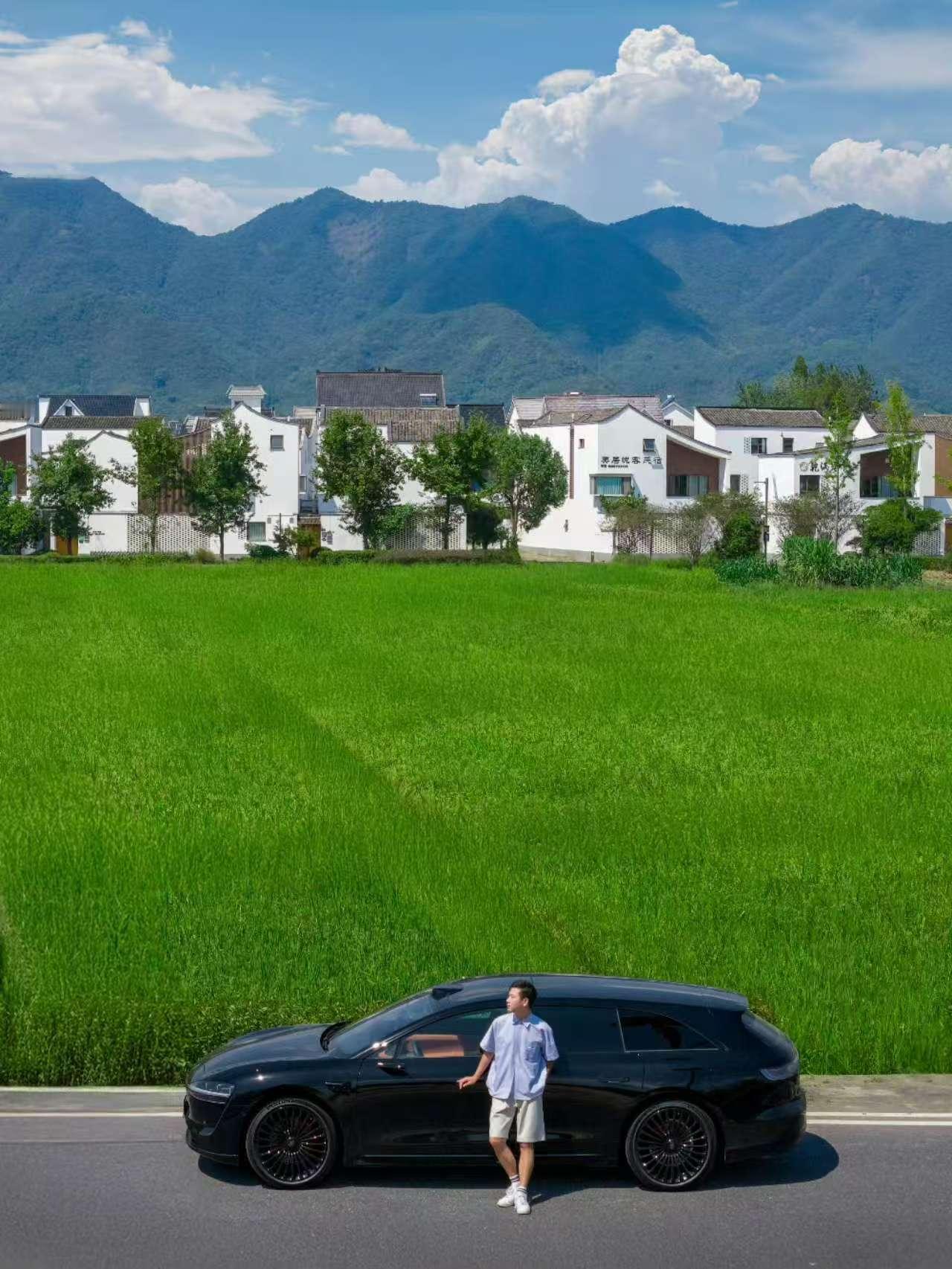 谁懂露营人的崩溃时刻？带少了装备没体验，带多了塞不下；烂路颠到怀疑人生，到了地儿