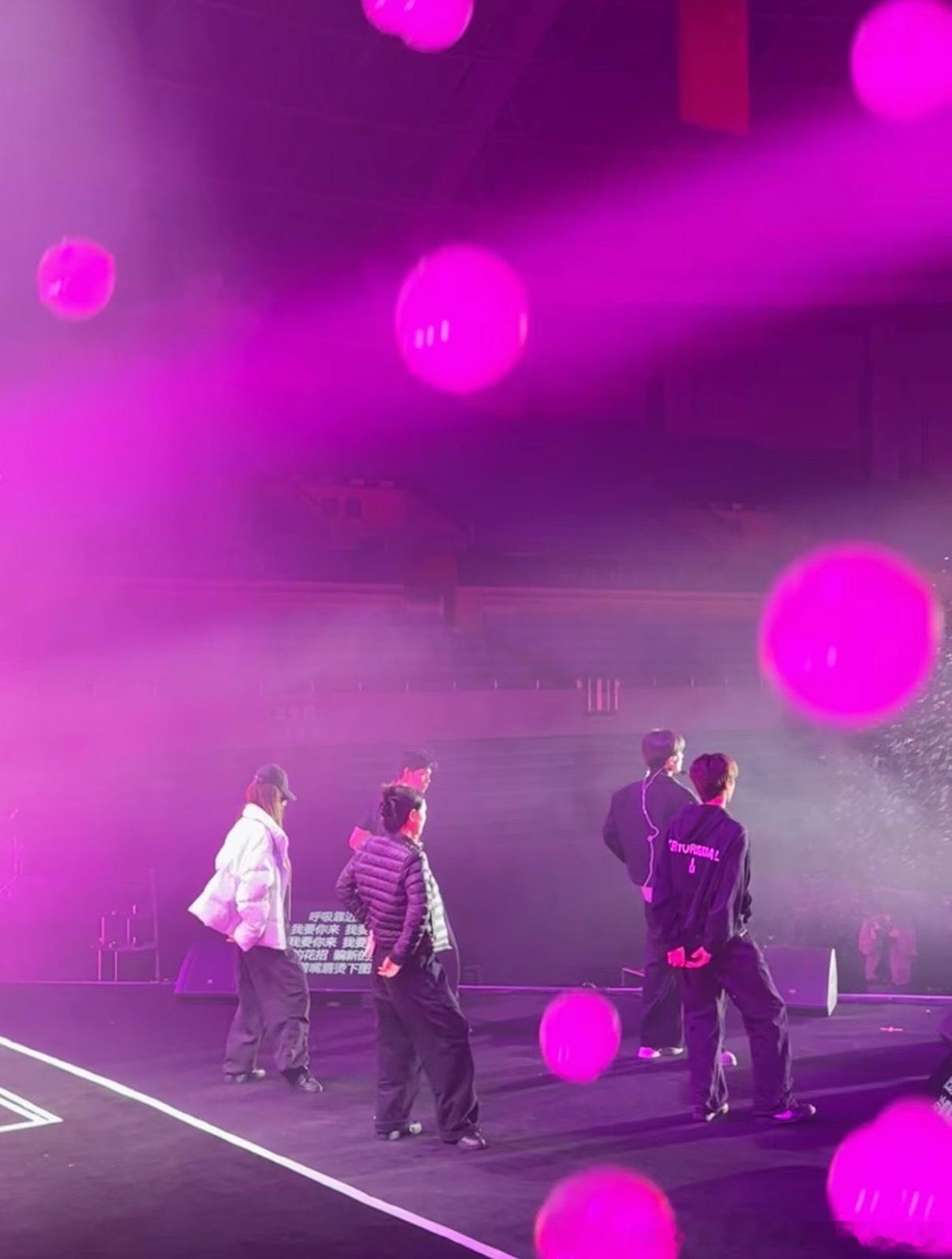 24年是“馊饭”？？？？呵呵我想说如果可以我还想吃他俩几年前的“馊饭”关键没这机