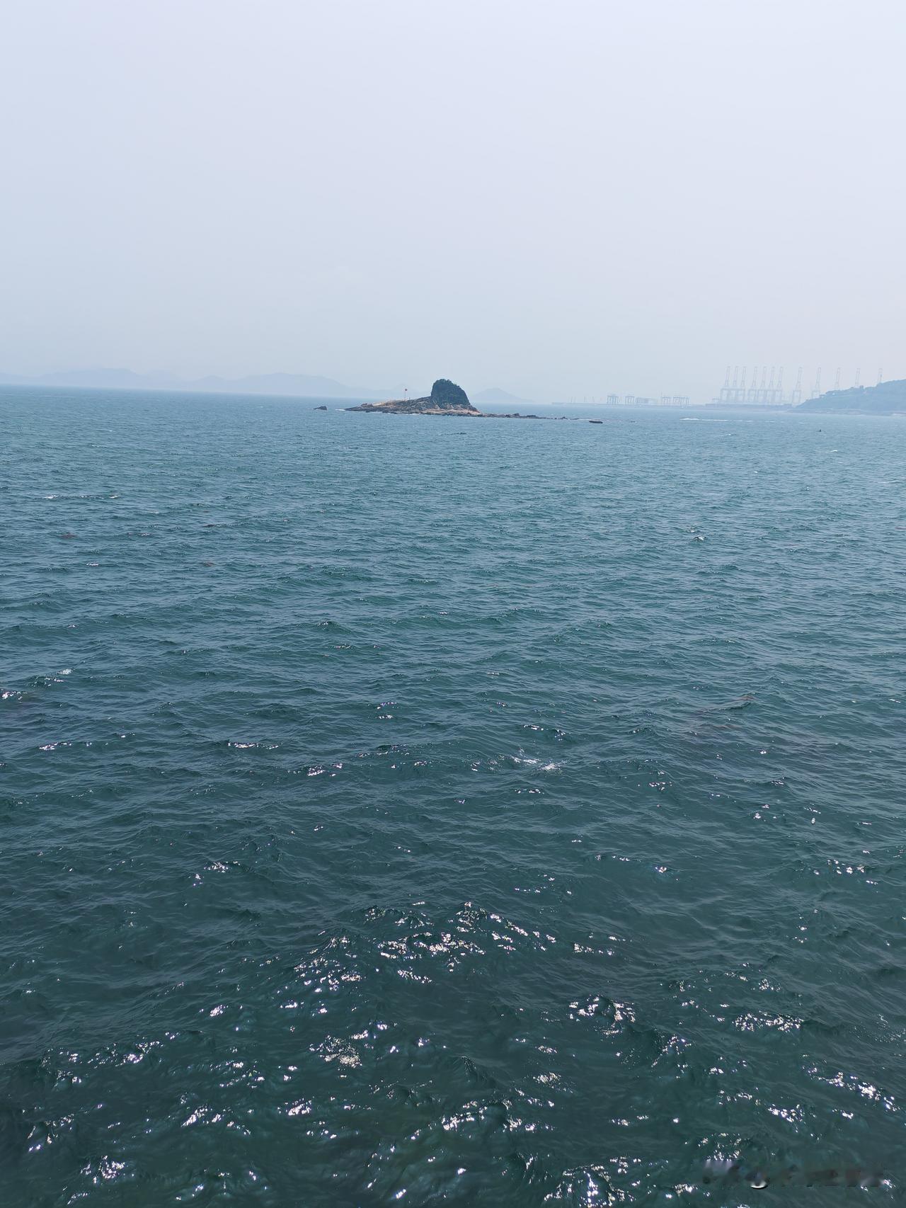 好晒，好热，好累，我也是无聊，跑到深圳来晒太阳了！
     跟着户外运动队来深