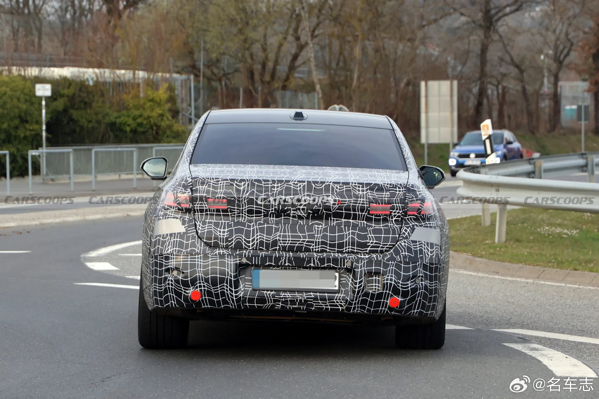 名车志谍照 【2027款宝马7系中期改款车型测试曝光，将于 4 月北京车展首发】