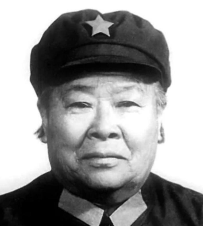 1937年，周子昆和何子友新婚，许世友看了一眼何子友，忍不住对周子昆说："也就你