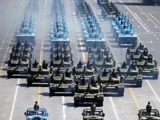 德国军事专家一番话，让国际舆论炸锅！他指出，当今中国军事力量强大到让美国无可奈何