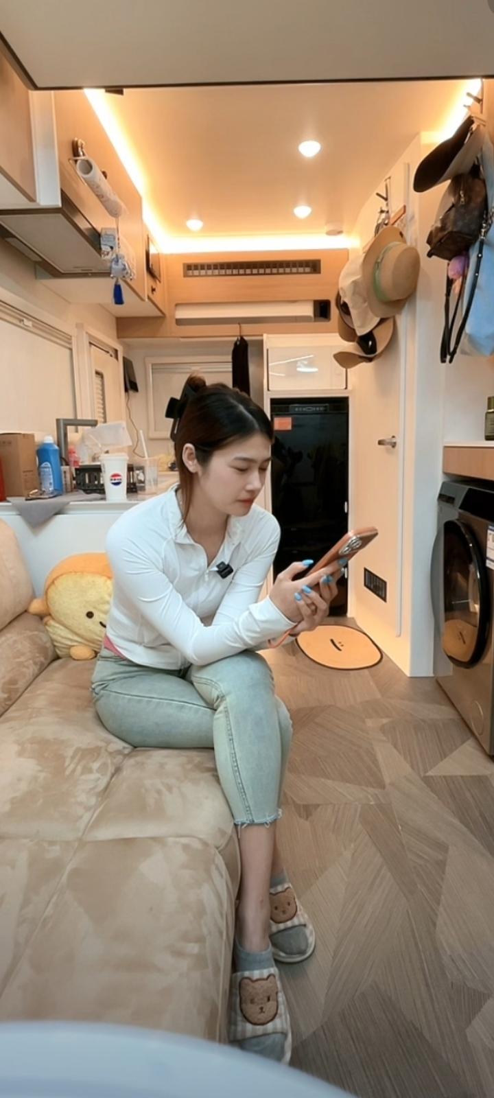 愿你历经千帆，不染岁月风尘，眼里依然有光，心中依然有热爱。你会爱我多久？