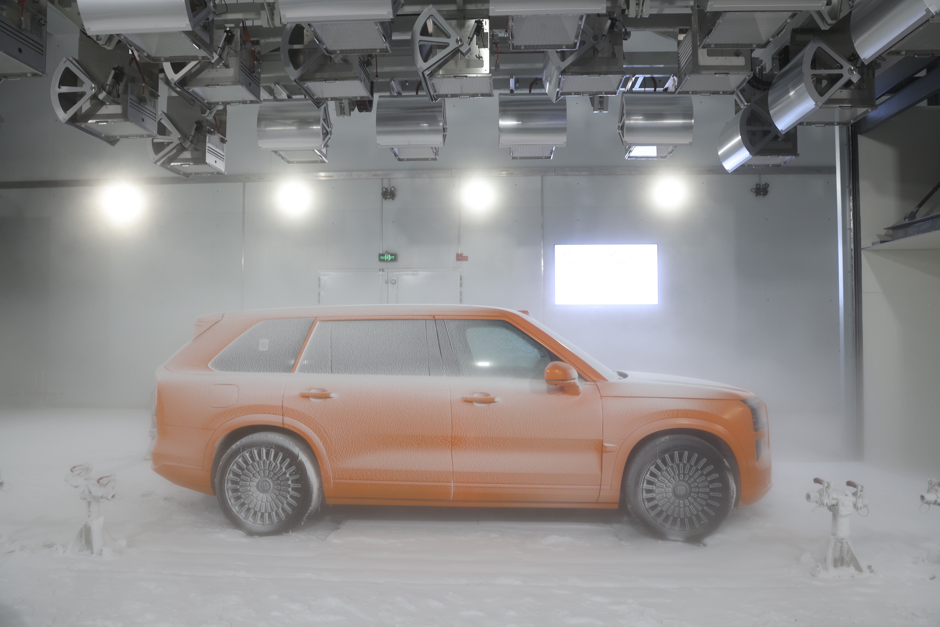 吉利安全中心12月12日发布啦！里面的环境风洞试验室28536㎡，全球最大，马上