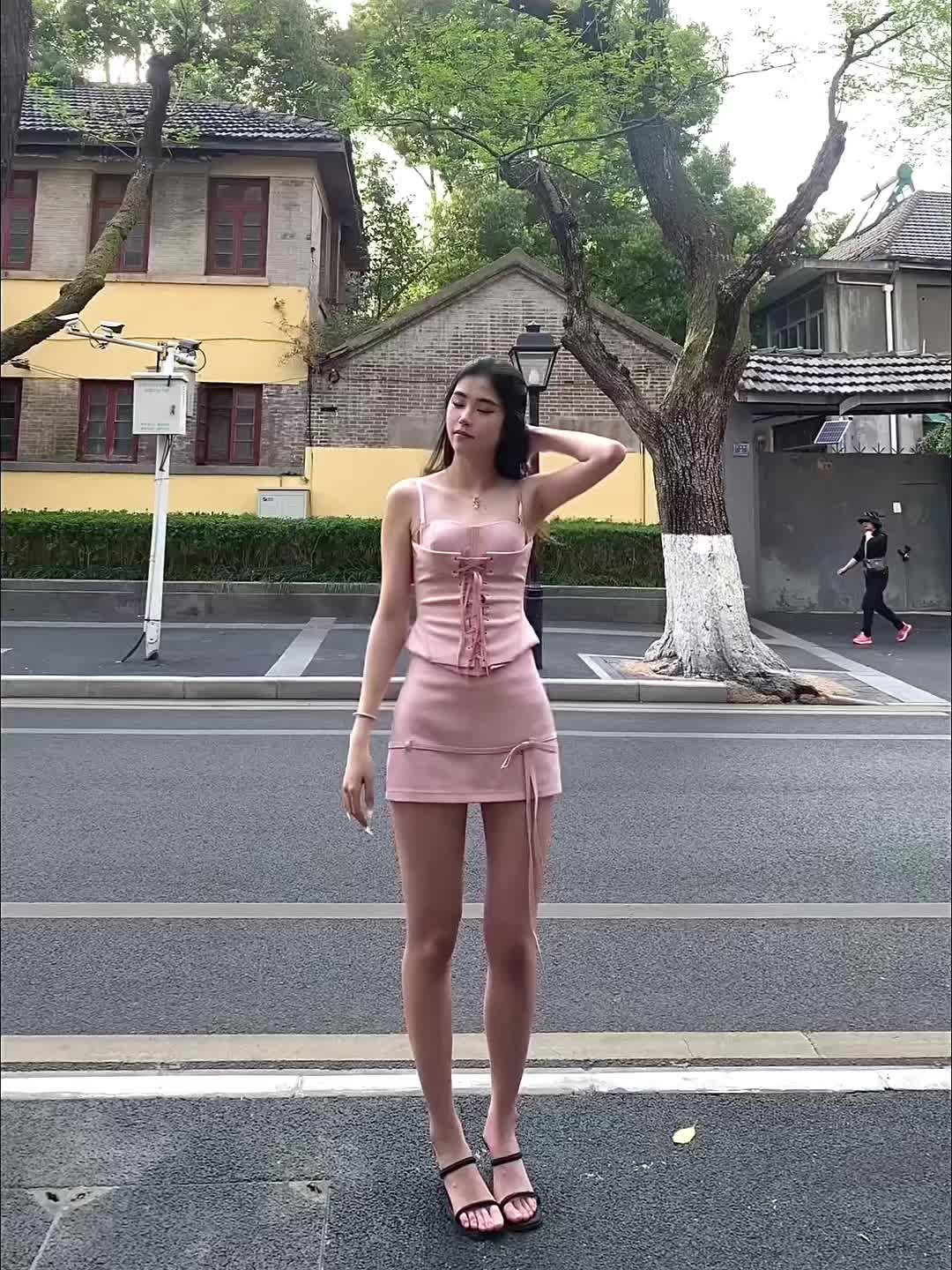 我空空如也的手在等你的戒指