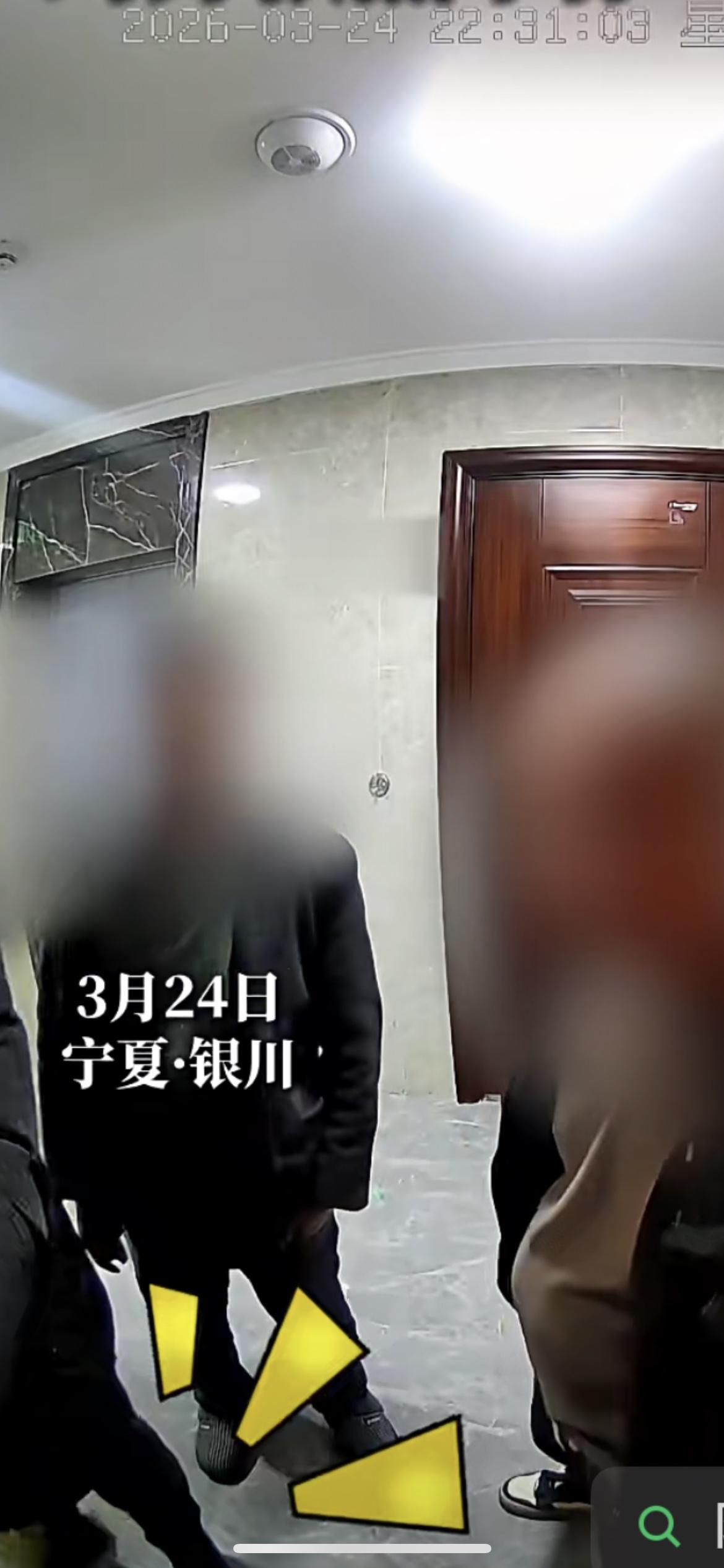 3月24日，宁夏银川一小区业主深夜遭三名大汉疯狂敲门。在业主明确告知敲错门后，对