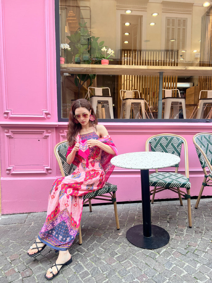 #钟楚曦波西米亚粉裙#穿搭这一块还是得看钟姐啊！波西米亚粉裙好随性好自由！你可以