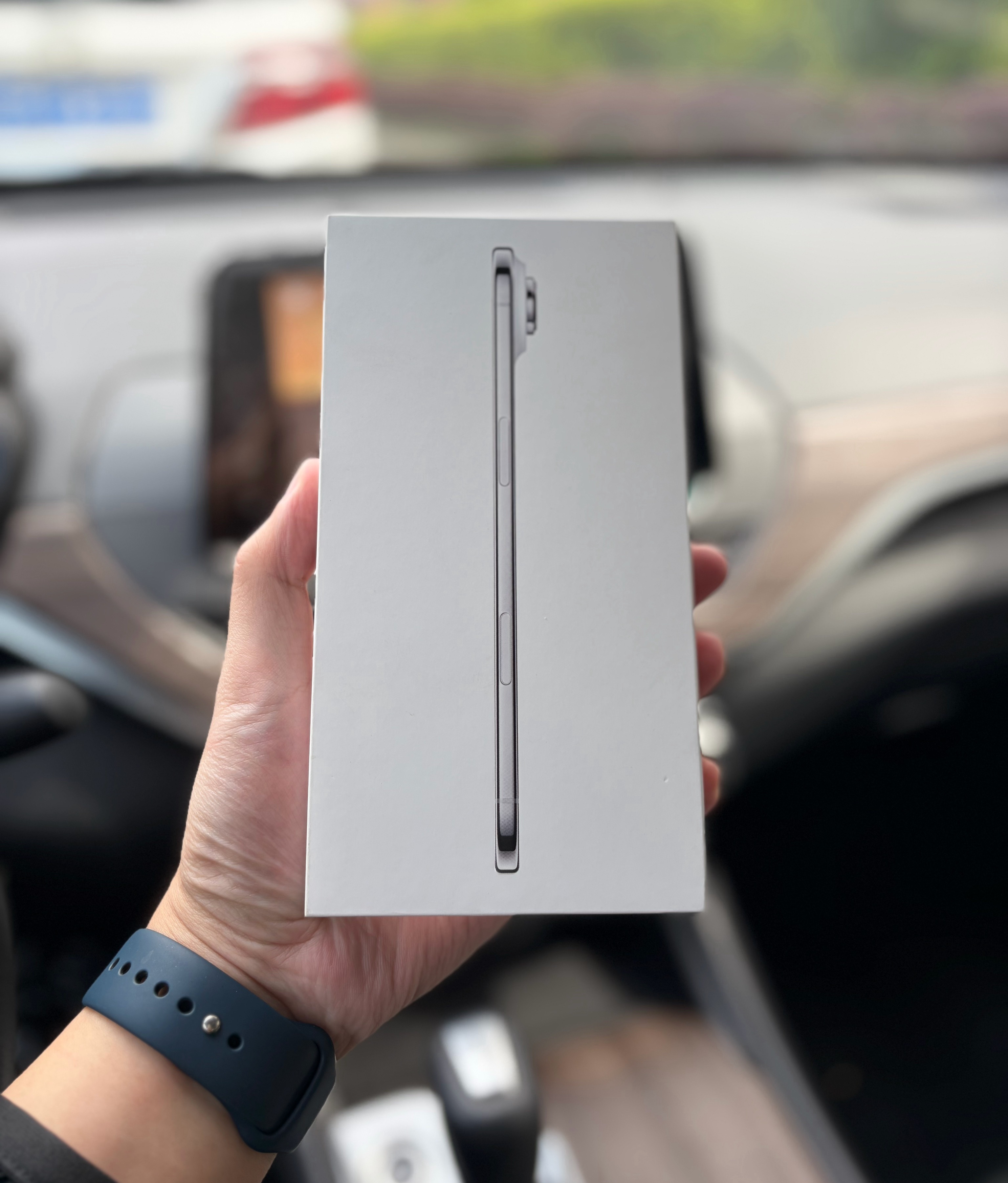 看看这iPhone Air的包装盒多好看，多薄，手机就更不用说了