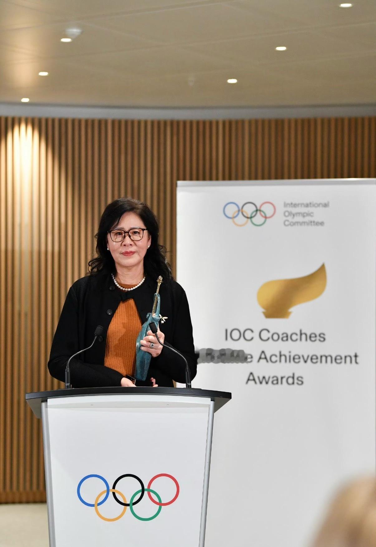 🏐 11月24日，中国女排功勋主帅郎平收获重磅荣誉——国际奥委会颁发的教练终身