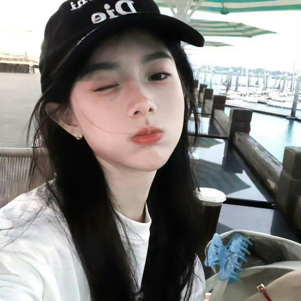 𝑾𝒆𝑪𝒉𝒂𝒕 女生头像｜氛围感高级女头 ｜无水印  专栏 · 女生头