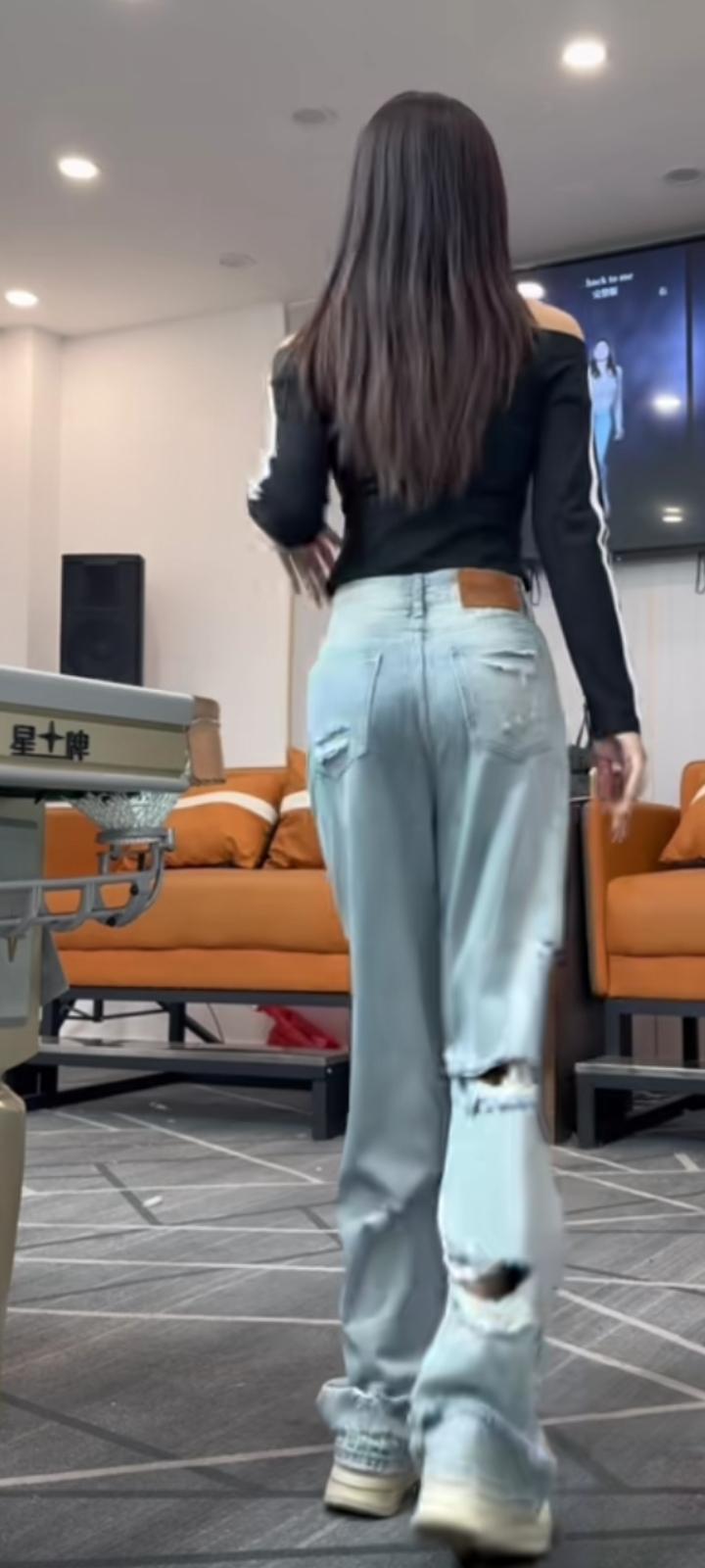 晒图笔记大赛阳光透过枝叶的缝隙洒下来，落在翻飞的花瓣上，镀上一层细碎的柔光，原本