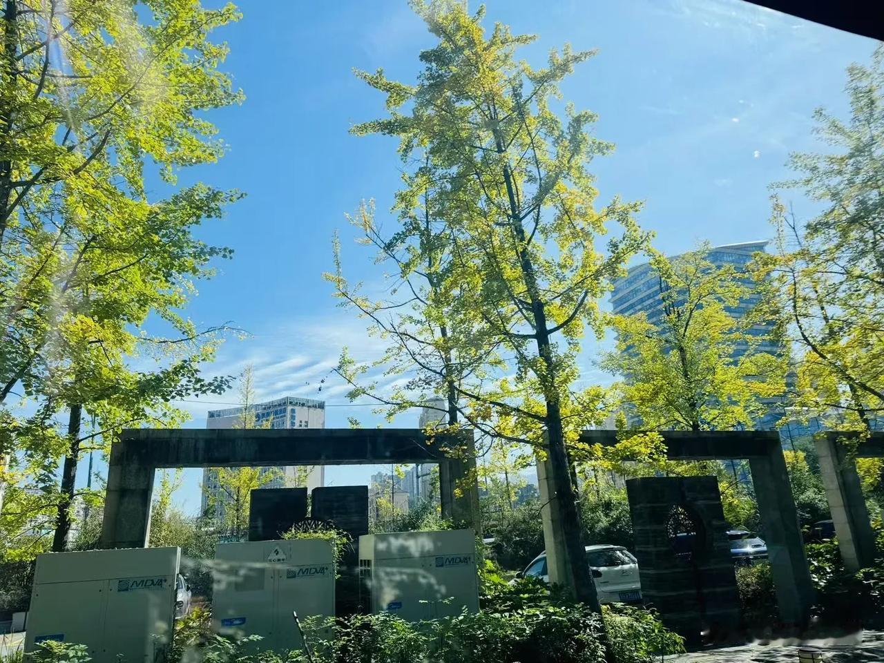 你要是觉得这路难走啦，那肯定就是上坡啦。