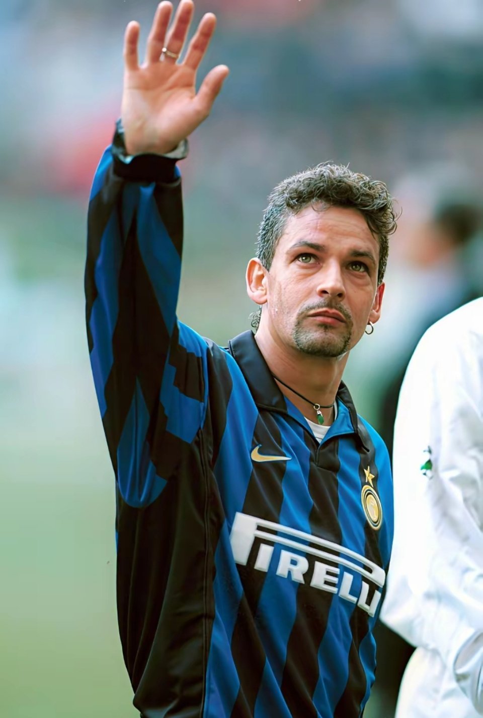 意大利足坛这套阵容放到现在属于啥实力？前锋: 巴乔   皮耶罗前腰:托蒂中场:加