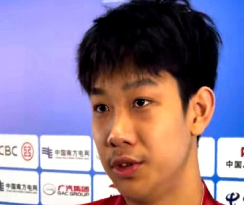 “谁才是中国游泳一哥？”吵这个的真该歇歇了。

潘展乐100米飙到46秒97，张