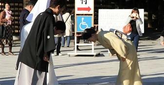 1、日本人自卑：日本人的自卑可能从唐朝时候就有了，面对天朝大国，小国寡民一览无余