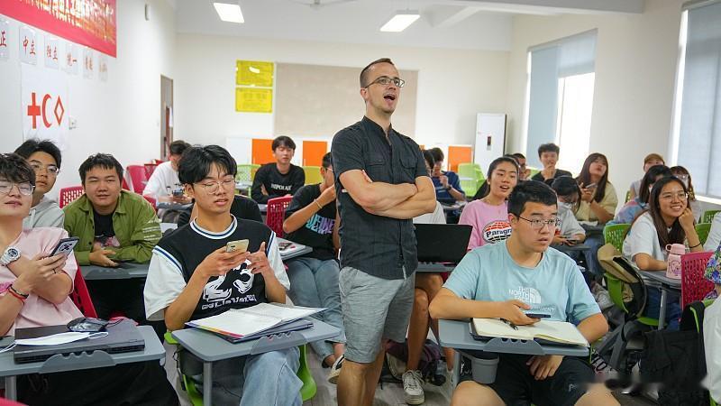 大多数毕业生都用上了英语吗?       用不上！
    缺少语言环境。而且也