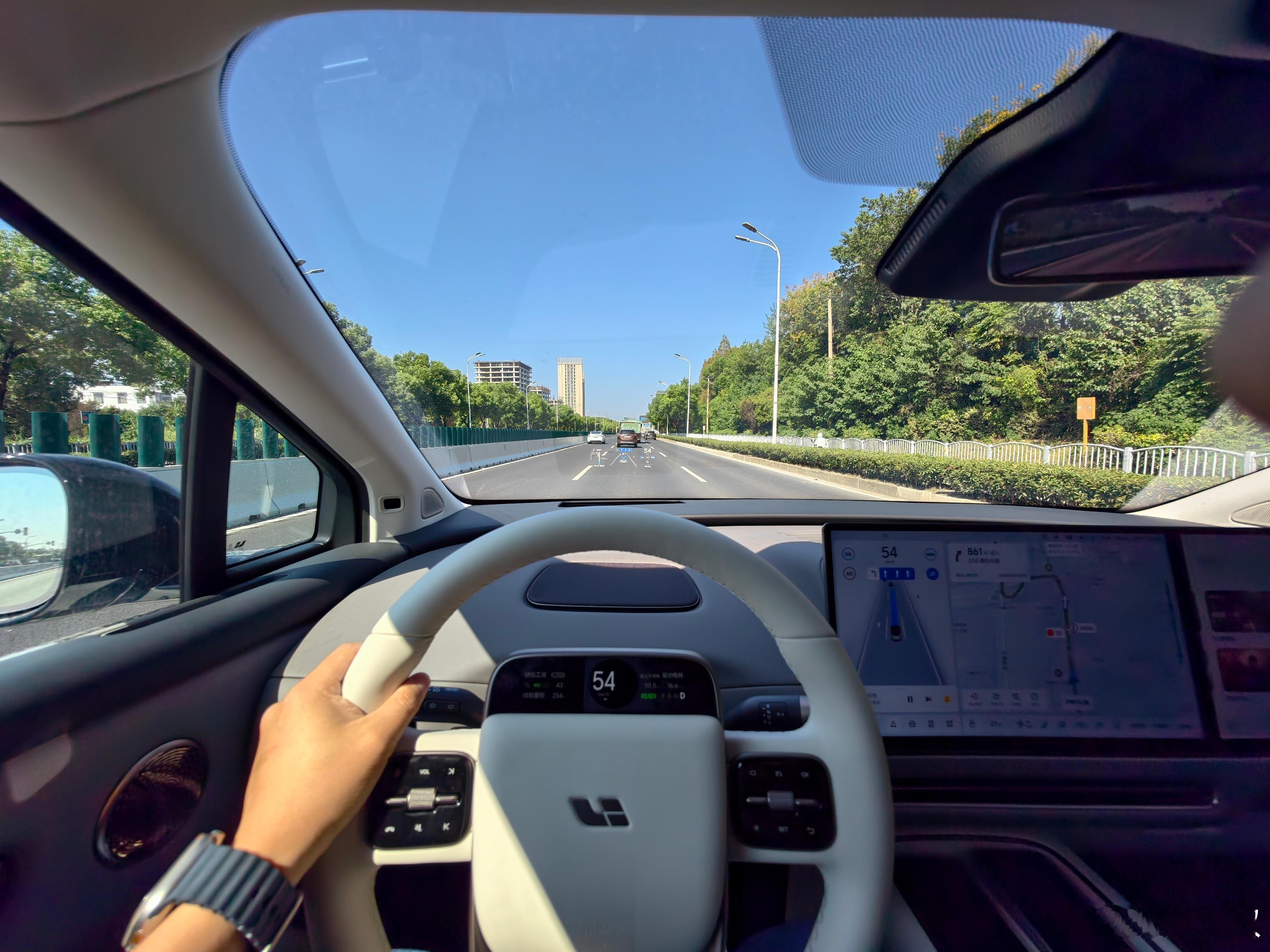 还是得 i8！[嘻嘻] 我江浙沪移动的家～继续出发去拍个热门纯电家用 SUV～ 