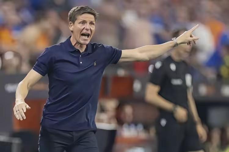 格伊在赛前一天，以2000万英镑卖给曼城，直接无缘比赛。
水晶宫1:2输给桑德兰