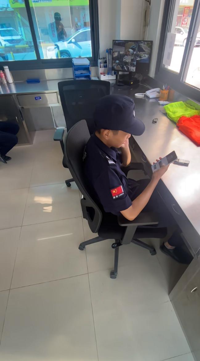 年轻人想干保安，我建议你进工厂当保安

现在工厂保安的职位挺抢手，长夜班或白班任