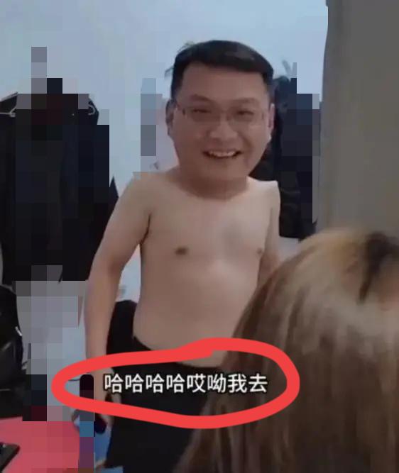 江西老婆打“飞的”突袭工地老公宿舍，没抓包出轨反而抱着哭，这波操作把我看愣了！