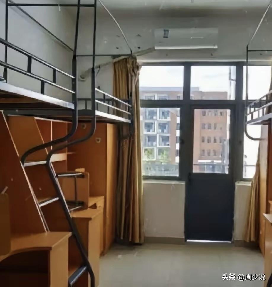 “真是绝了！”一位家长吐槽，称送儿子去安徽理工大学报到，结果一进宿舍就烦心了，四