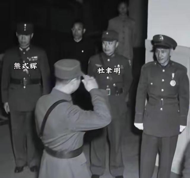 一个国民党上将，1949年没有去台湾，而是带着金条去泰国曼谷开工厂，结果赔得饭都