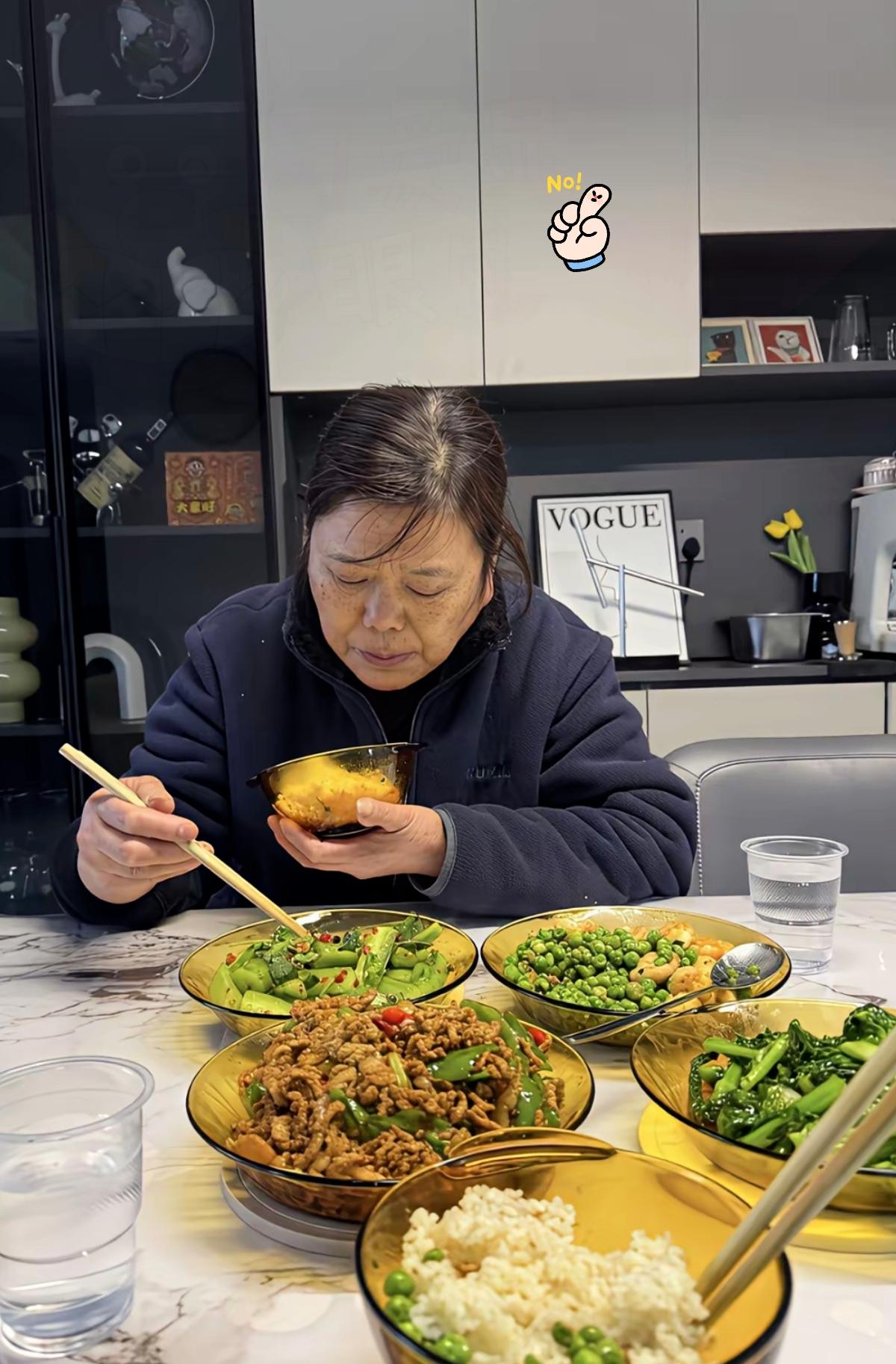 儿子儿媳一回家，一件小事戳破藏了很久的心酸！
        每周末小两口准时回