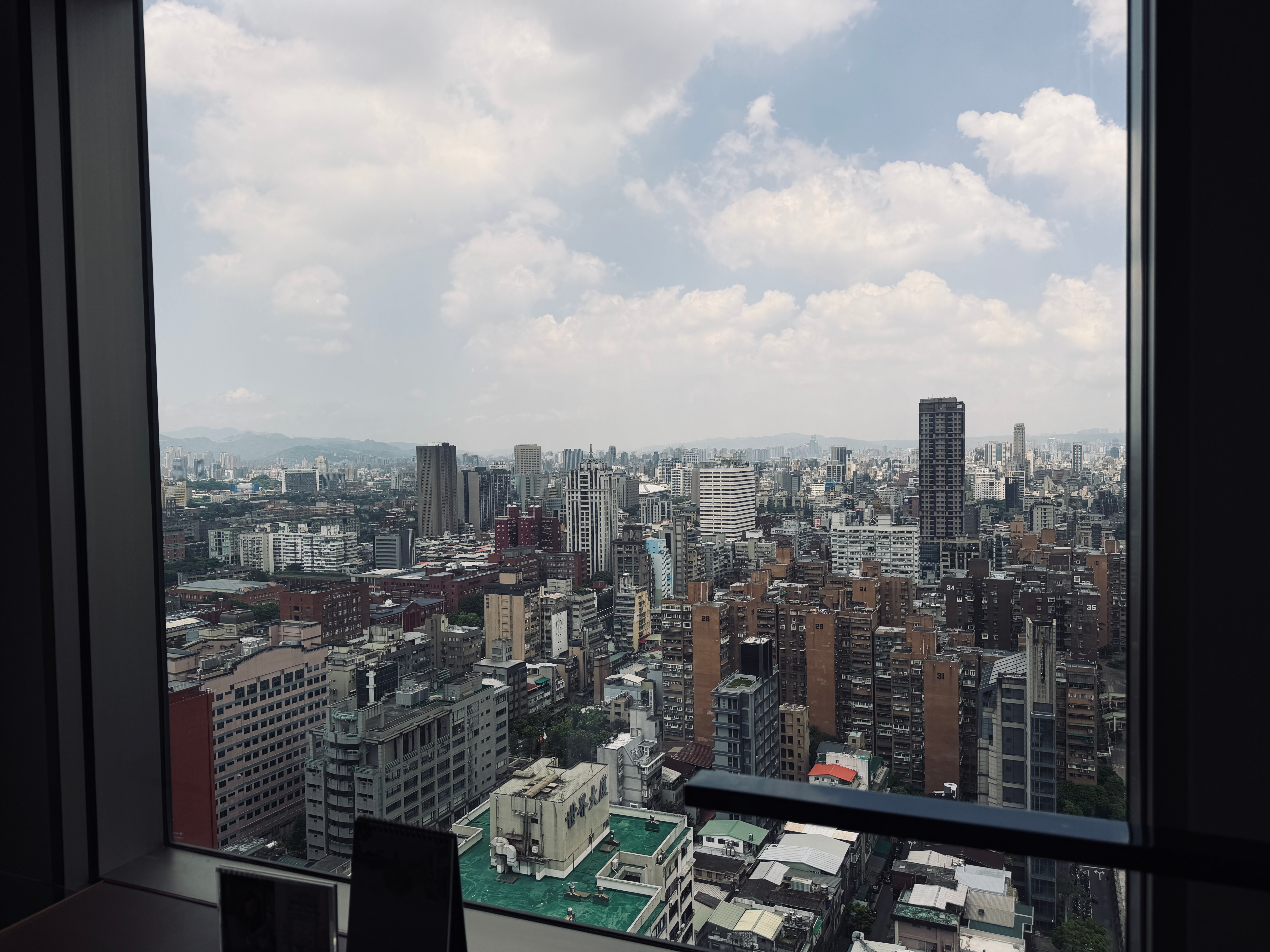 记录一下，第一次来台北...只不过这次跨越北冰洋大西洋印度洋，来感受太平洋的风，