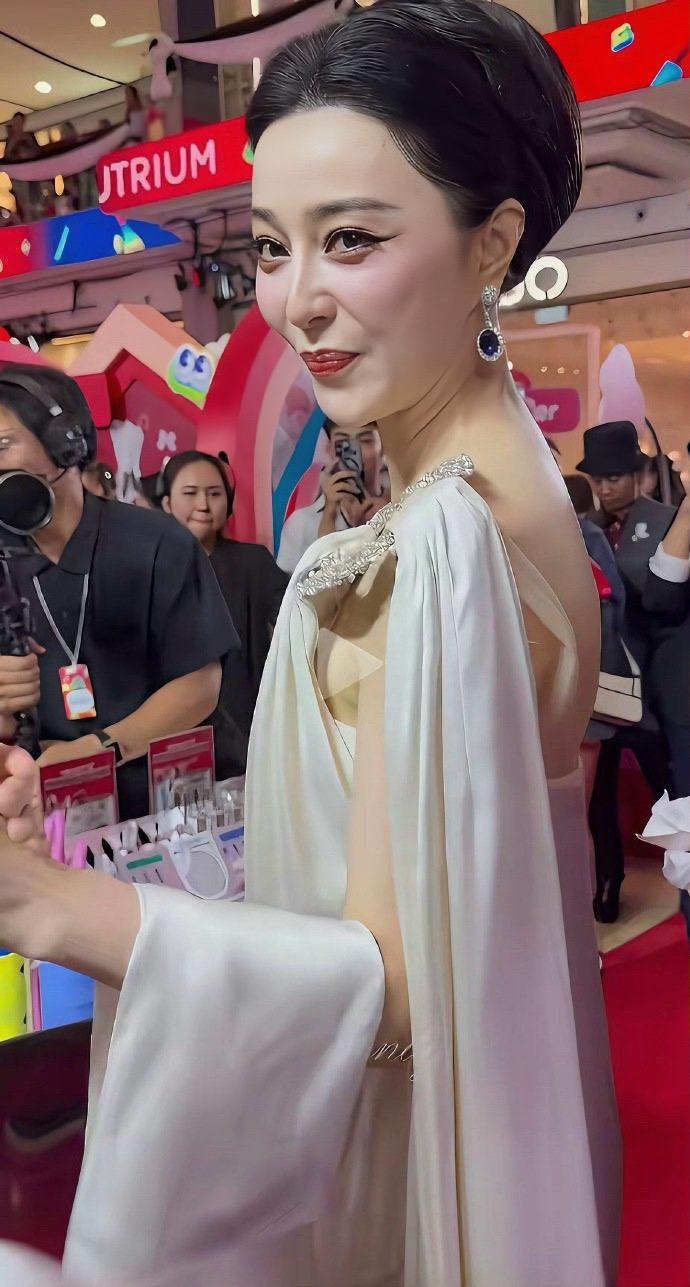 第一眼差点没看出来这是谁，你们看出来了吗？